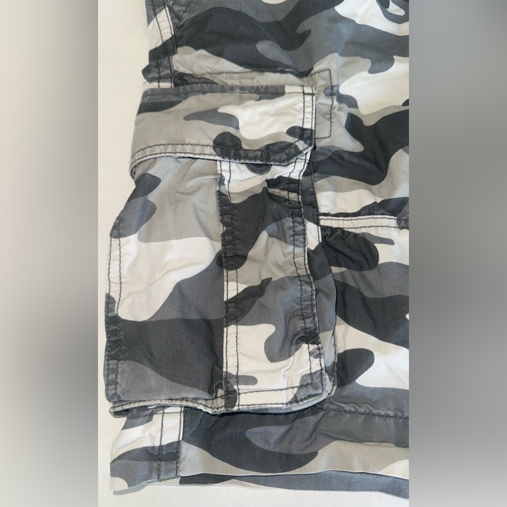 Men's Camouflage Cargo Shorts - Picture 2 of 11
